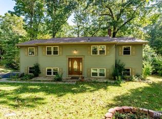 7 Hearthstone Dr, Kinnelon, NJ 07405