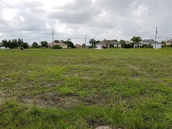4th image of 237 Chiquita Blvd N