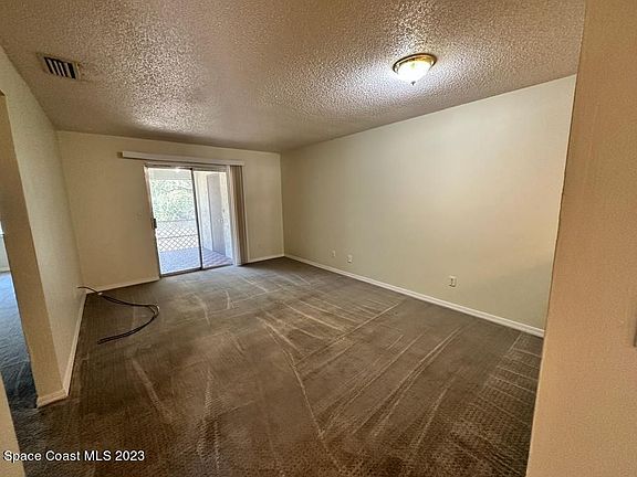 3rd image of 3151 Sir Hamilton Cir #8
