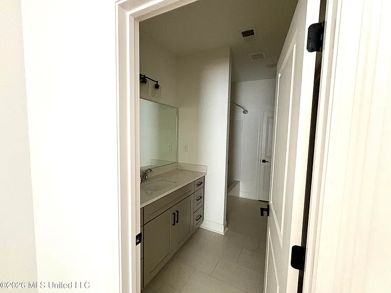 701 Southview Dr — Photo 17