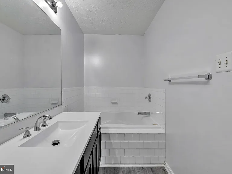 2406 Lemontree Ln — Photo 23