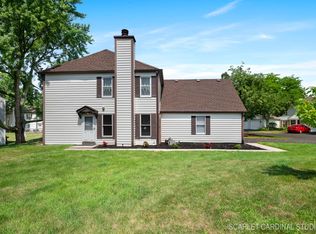 2651 Country Oaks Ct, Aurora, IL 60502