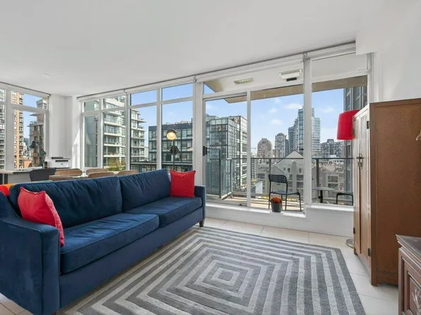 1252 Hornby St #902, Vancouver, BC V6Z 0A3
