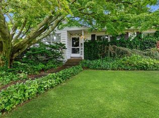 21 Wexford St, Huntington, NY 11743