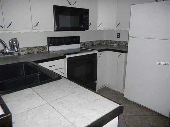 4th image of 2215 Fox Chase Blvd
