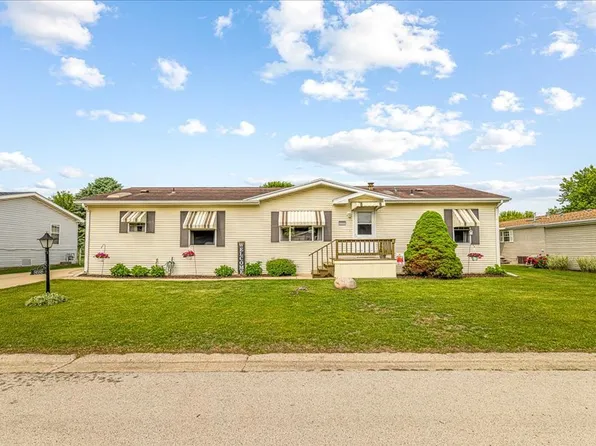 8686 Dutch Elm Ct, Roscoe, IL 61073