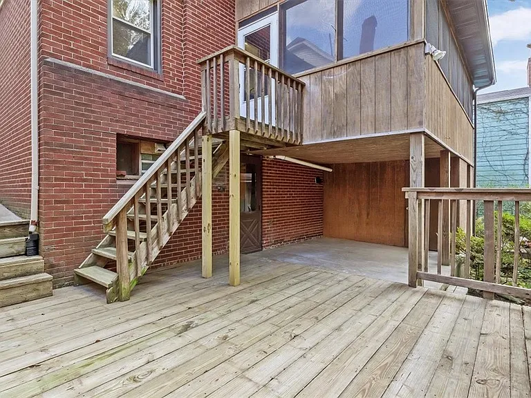 121 1st Ave — Photo 32