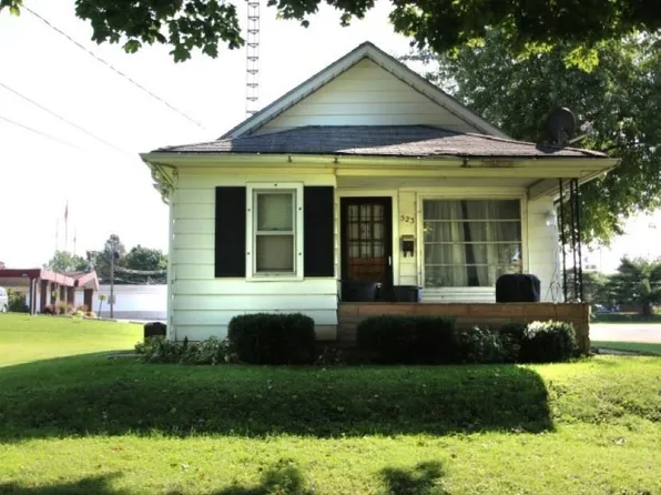 523 N Warren Ave, Freeport, IL 61032