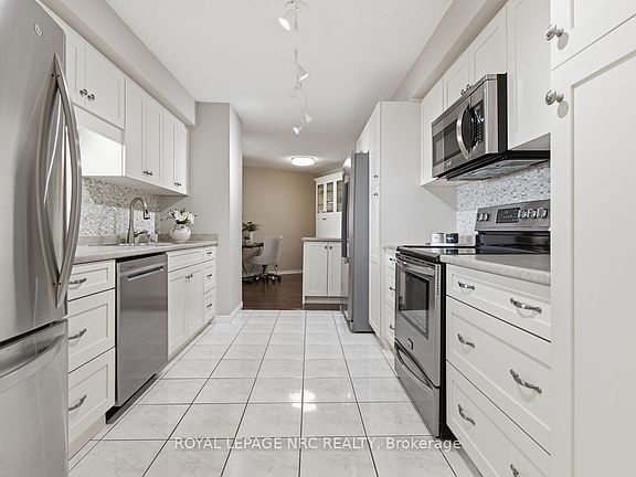 3rd image of 7 Gale Cres N #1106