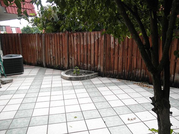 3rd image of 3688 Victoria Dr