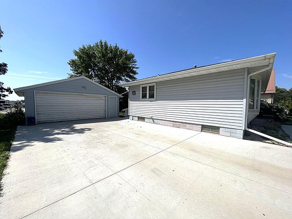 2nd image of 1614 1st Ave N