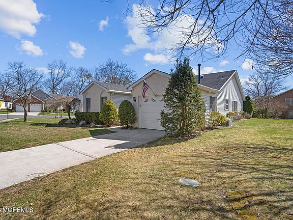 2nd image of 1523 Heatherleaf Lane