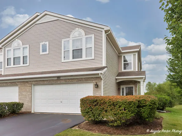 3211 Ronan Dr, Lake In The Hills, IL 60156