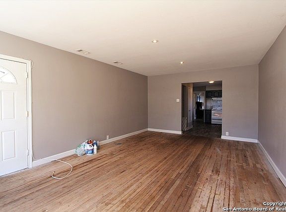 4th image of 103 Frances Jean Dr