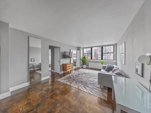 225 East 36th Street image 2 of 7