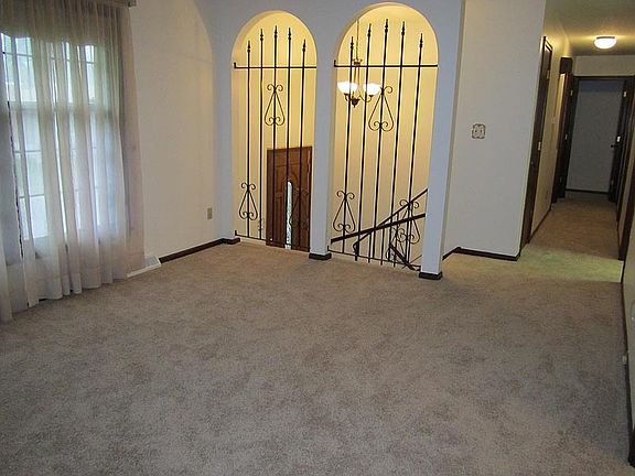 Spacious living room