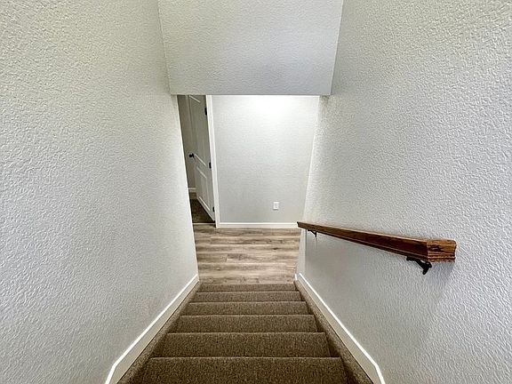 3rd image of 1011 De La Vista Ln #10