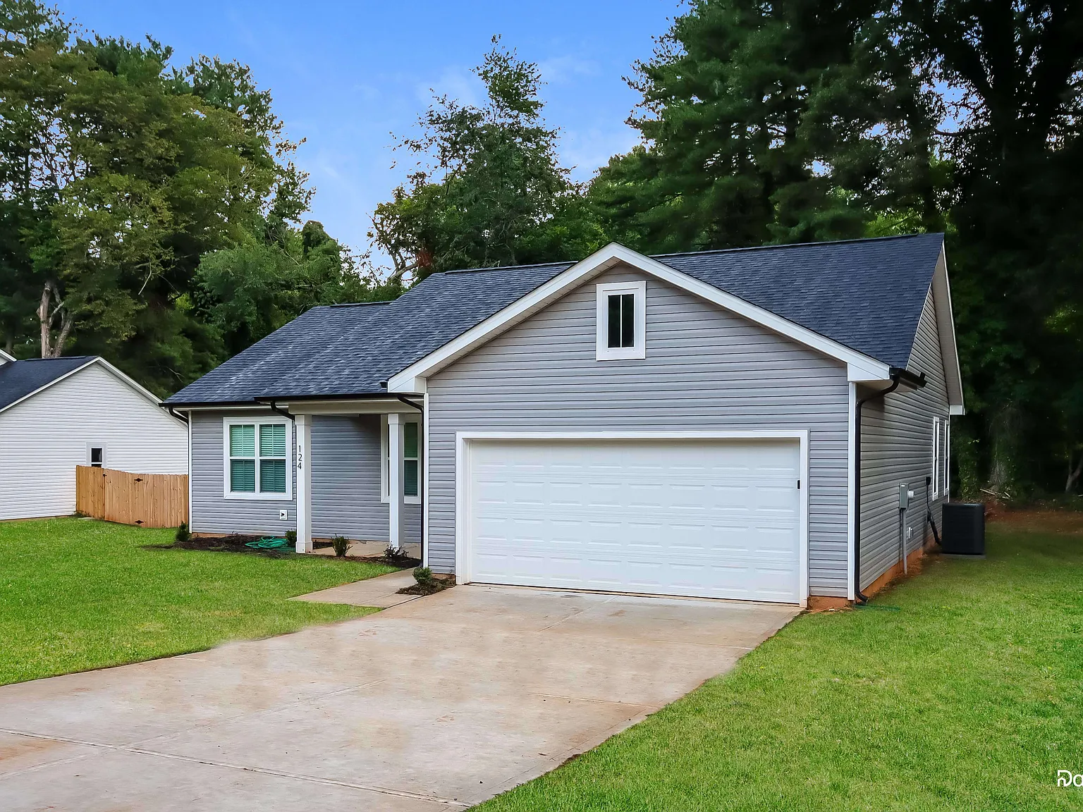 4 bed, 2.0 bath, 1450 sqft, $1,795 — Photo 3