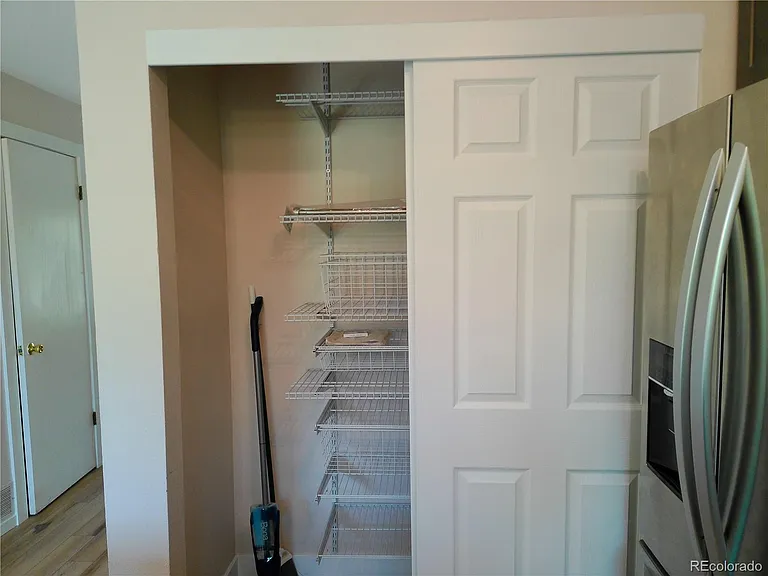 6815 Ravencrest Dr — Photo 12