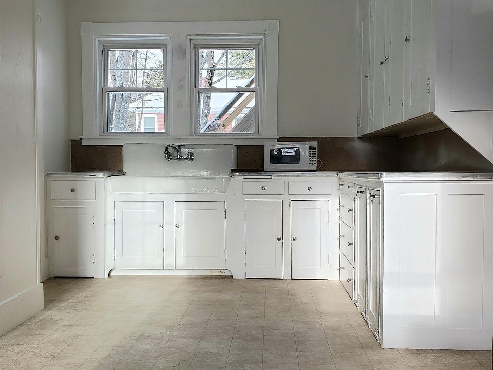 Kitchen / Dining Area