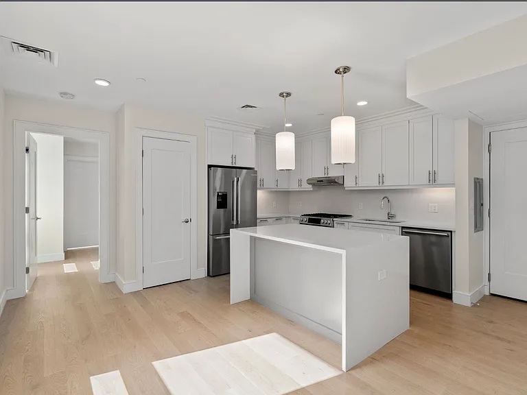 301 Border St #303 — Photo 4