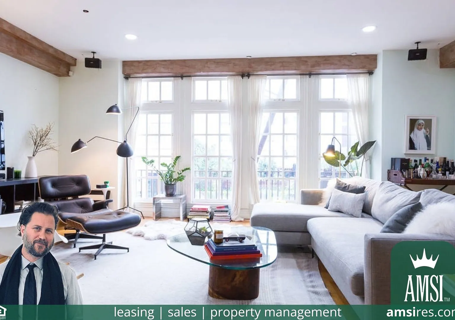 Back on the market! Amazing SOHO style full level designer Parkhouse in boutique 3 unit building ... — Photo 1