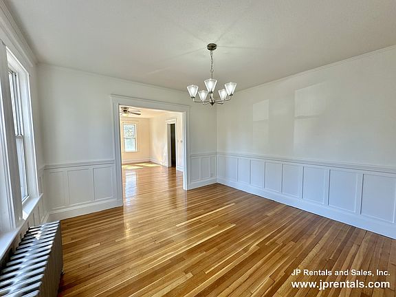 5th image of 14 Hooper St #1