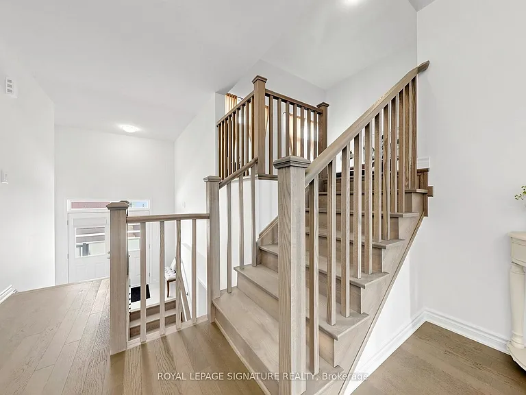 635 Newlove St — Photo 21