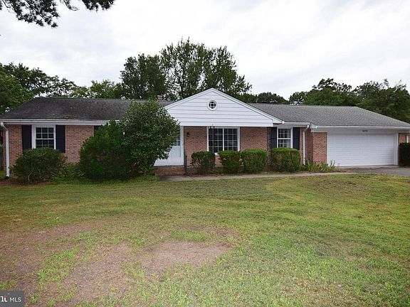 2nd image of 6833 Robin Dr