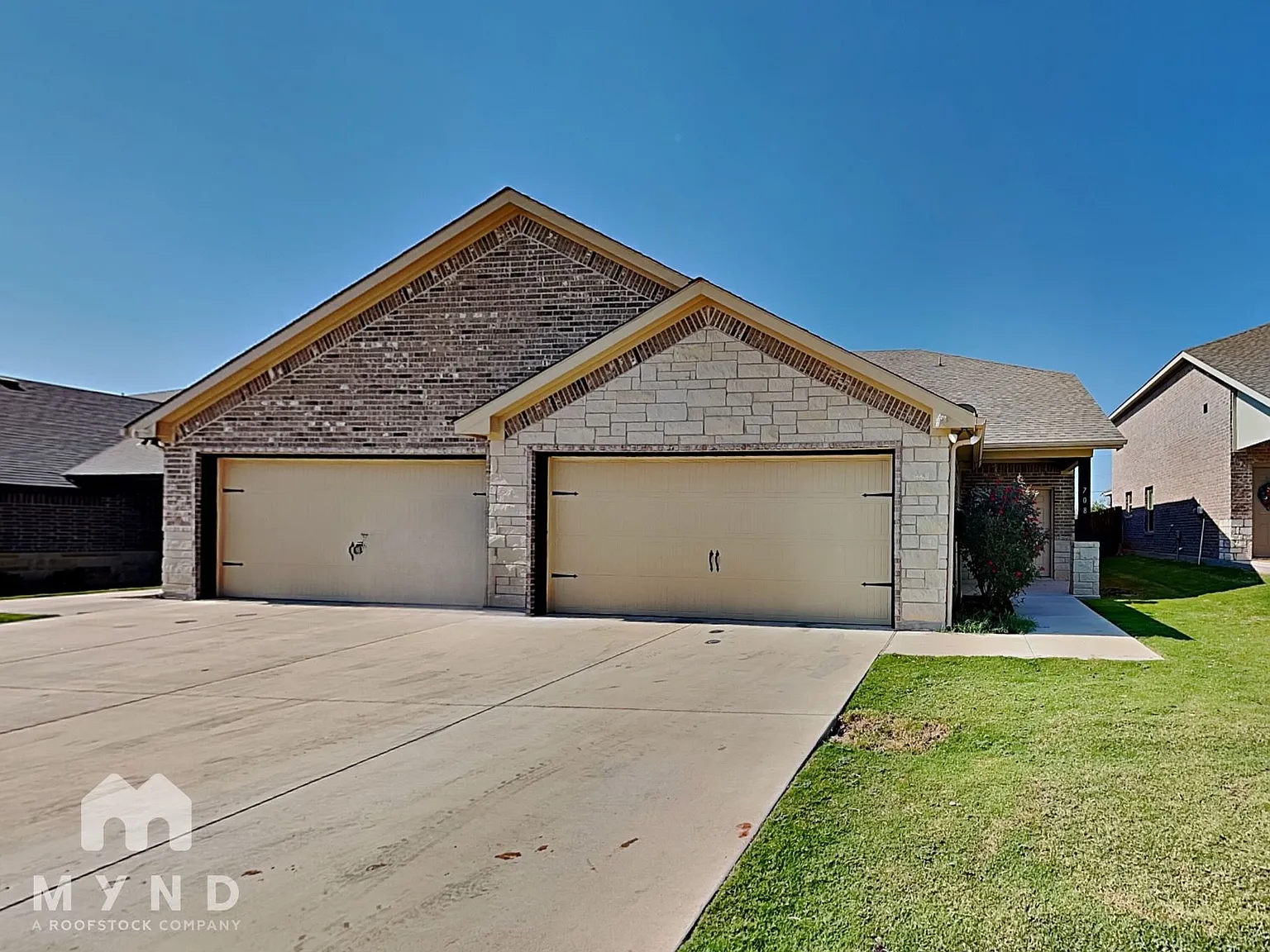 3 bed, 2.0 bath, 1560 sqft, $1,849 — Photo 1