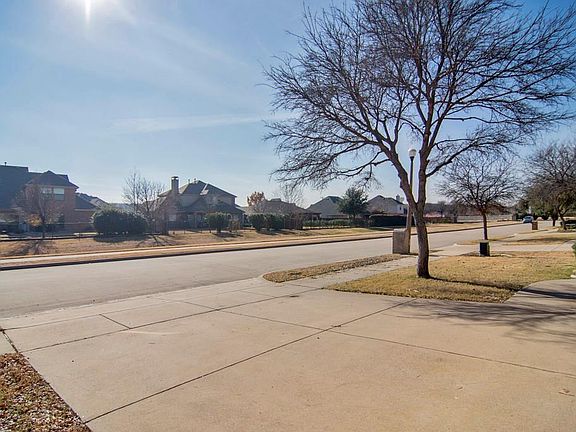 3rd image of 5916 Creekway Dr