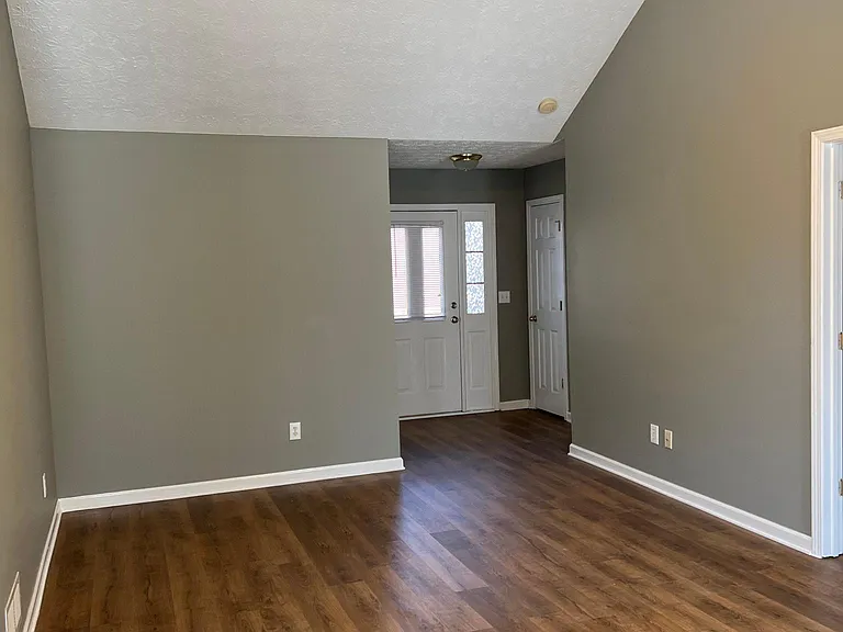 106 Oakwood Cir — Photo 11