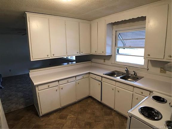 3rd image of 2554 N Olivers Xrd