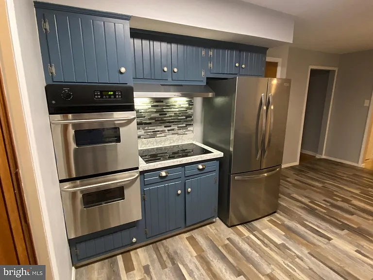 415 Monmouth Dr — Photo 2