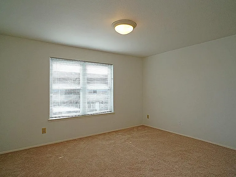 7659 Cambridge St — Photo 4