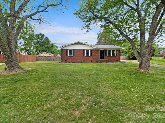 2nd image of 4415 Ginger Dr