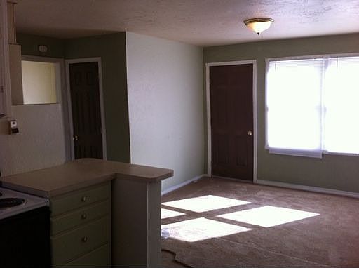2nd image of 555 N River Rd APT 21