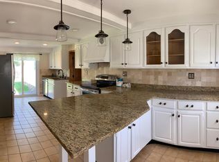 3 Hoover Ave, Peabody, MA 01960
