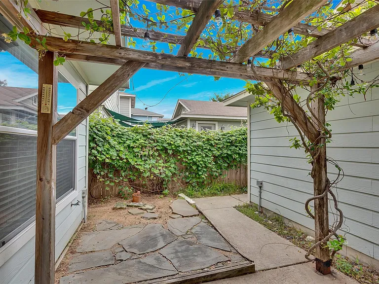 2212 Melissa Oaks Ln — Photo 32