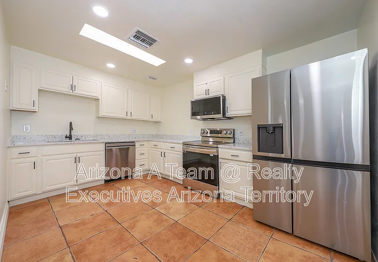 1654 N Rosemont Blvd #1 — Photo 1