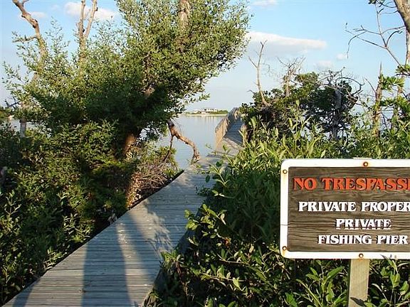 private entrance to fishing pier