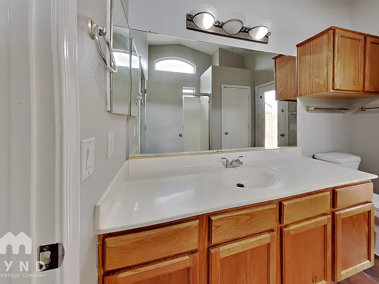 714 E Lovegrass Dr — Photo 9