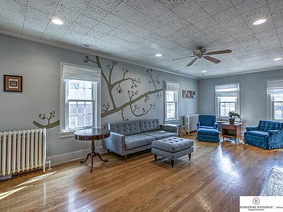 3rd image of 5712 Marcy St