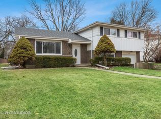 1921 E Camp McDonald Rd, Mount Prospect, IL 60056