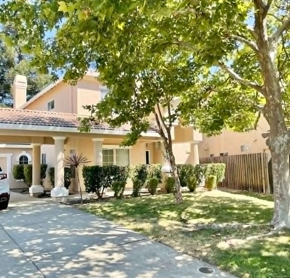4 bed, 2016 sqft, $3,350 — Photo 1