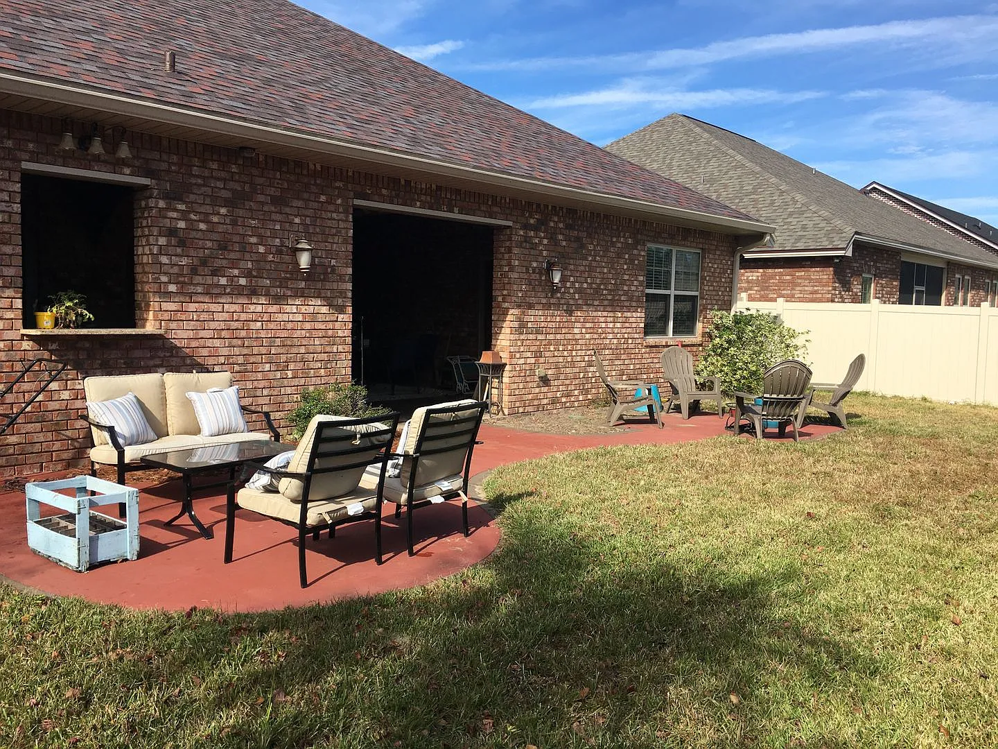 Beautiful All Brick Entertainer's Dream in Hawk's Landing! — Photo 2