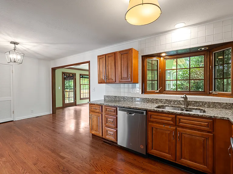 8045 Sabre Dr — Photo 20