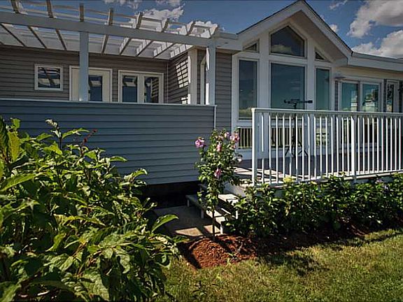 2nd image of 23 Beach St #23