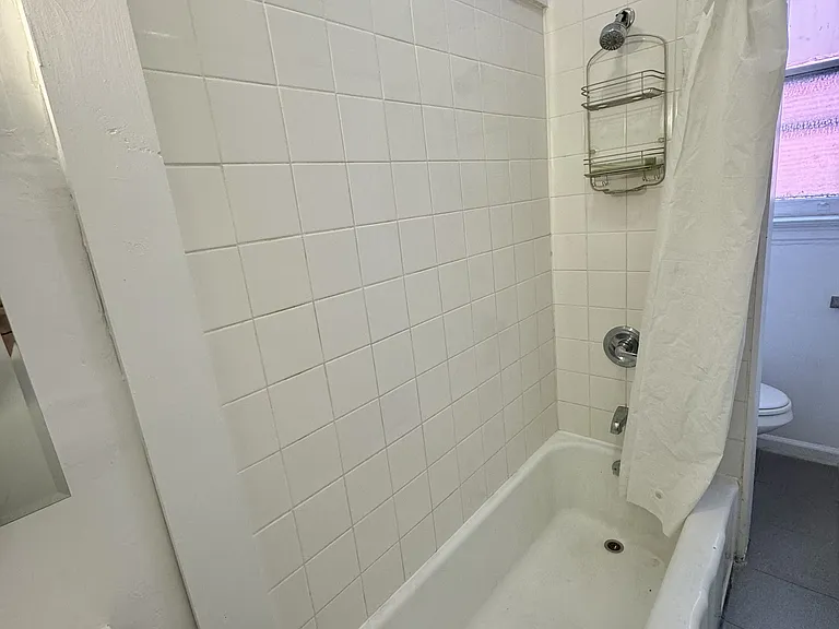 BATHROOM 2