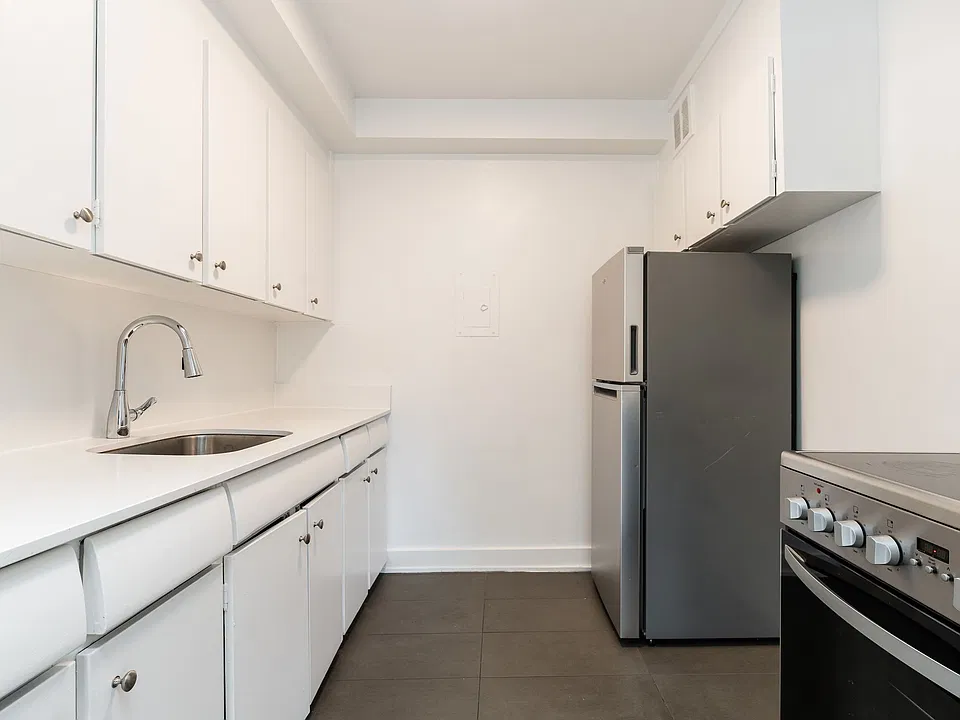 240 Oriole Pkwy #50057A-206